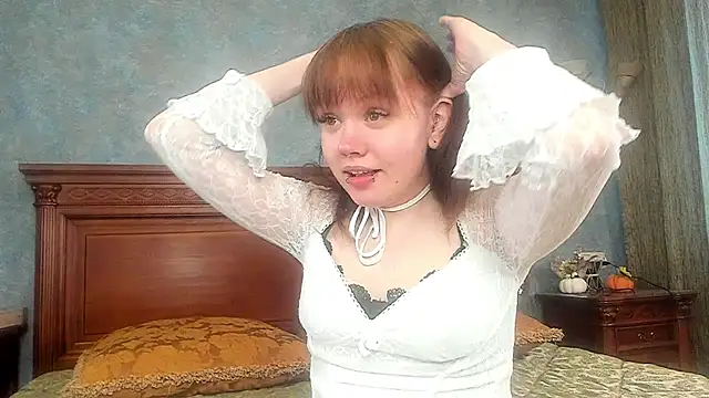Snapshot of LeahAllsop chatting on 05.15.26 LeahAllsop online show from 05.15.26