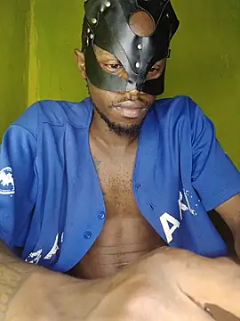 Snapshot of StrongEbonyDick chatting on 05.27.26 StrongEbonyDick online show from 05.27.26