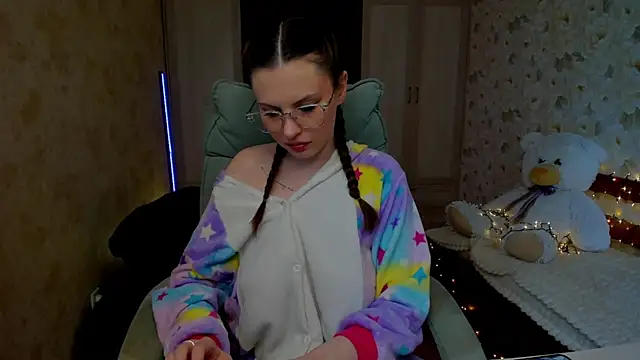 LoraTempt online show from 04.16.26