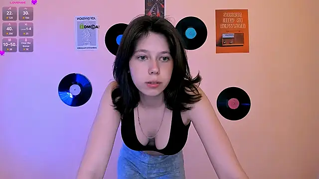 Snapshot of aria_wild_ chatting on 06.13.26 aria wild online show from 06.13.26