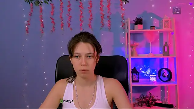 Snapshot of aria_wild_ chatting on 07.21.26 aria wild online show from 07.21.26