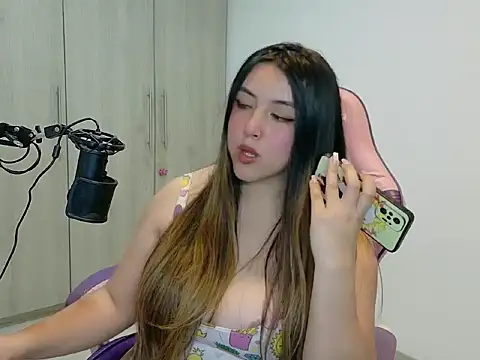 SarahMoonXO online show from 04.16.26