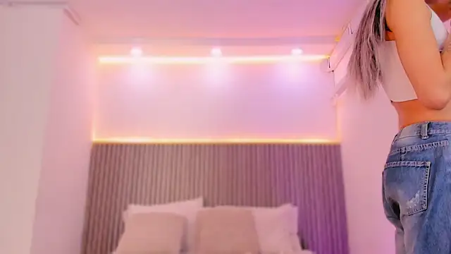 ashvalentine  online show from 03.11.26