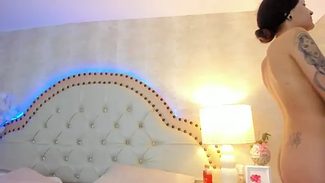 EllaEvanzz online show from 03.04.26