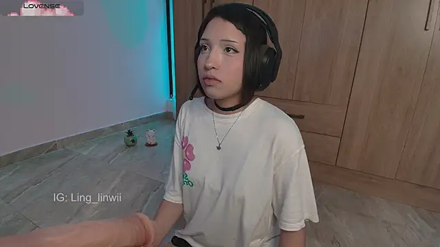 Snapshot of ling_meow chatting on 06.14.26 ling meow online show from 06.14.26
