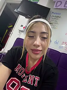 ManuelaVeeleez online show from 03.25.26