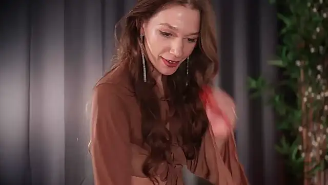 Luxury Avie online show from 03.08.26