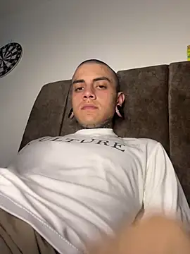 Snapshot of _valentinooo chatting on 03.20.26 valentinooo online show from 03.20.26