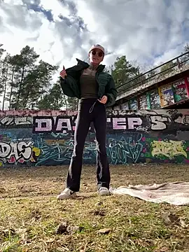 SkinnyLilly online show from 03.12.26