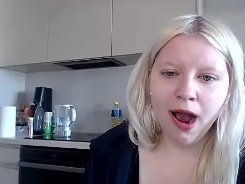Snapshot of LenaSecret19 chatting on 04.22.26 LenaSecret19 online show from 04.22.26