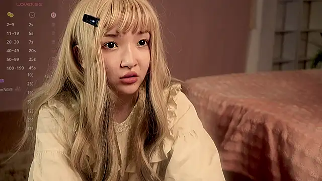 Snapshot of Linhmew chatting on 06.02.26 Linhmew online show from 06.02.26