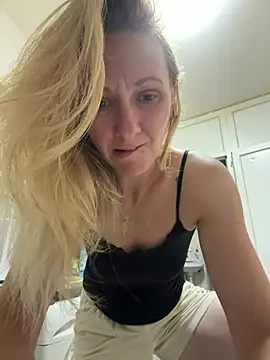 Snapshot of Secret_Ladyx chatting on 06.17.26 Secret Ladyx online show from 06.17.26