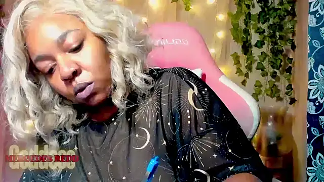 Snapshot of Goddess_MercedesRedd chatting on 06.14.26 Goddess MercedesRedd online show from 06.14.26