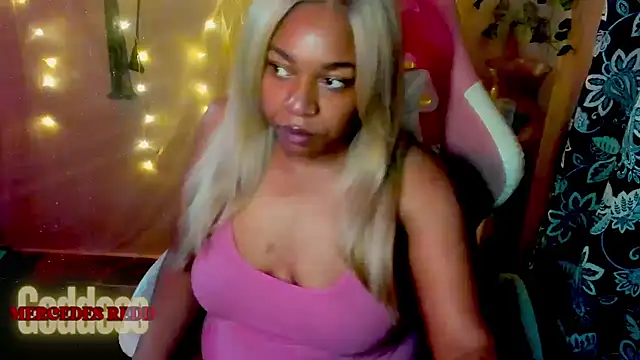 Snapshot of Goddess_MercedesRedd chatting on 06.19.26 Goddess MercedesRedd online show from 06.19.26