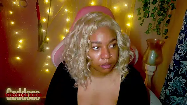 Snapshot of Goddess_MercedesRedd chatting on 06.26.26 Goddess MercedesRedd online show from 06.26.26