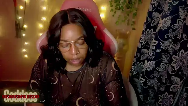 Snapshot of Goddess_MercedesRedd chatting on 07.11.26 Goddess MercedesRedd online show from 07.11.26
