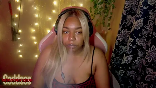 Snapshot of Goddess_MercedesRedd chatting on 07.13.26 Goddess MercedesRedd online show from 07.13.26