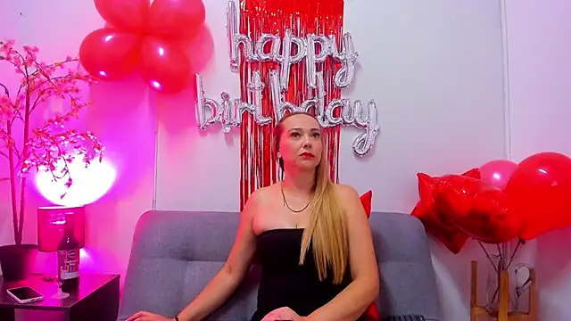 KahiaSmith online show from 05.11.26