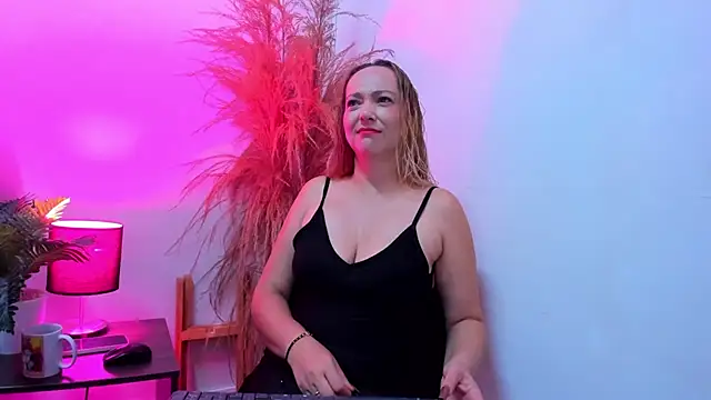 KahiaSmith online show from 07.09.26