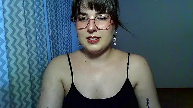 Snapshot of ClaraHard chatting on 06.29.26 ClaraHard online show from 06.29.26