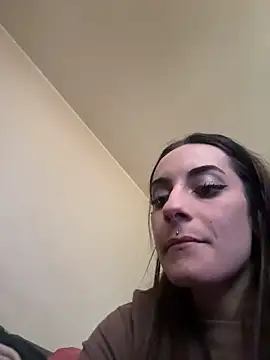 Snapshot of chiara-mario chatting on 05.17.26 chiara-mario online show from 05.17.26