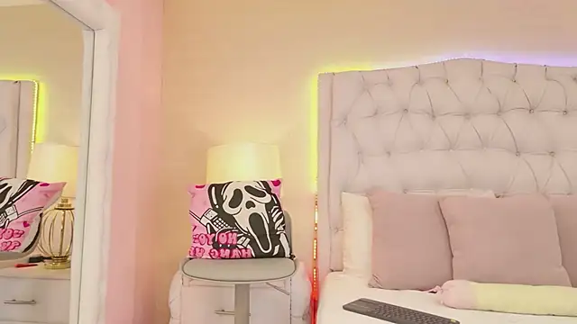 Snapshot of MeganRoseh chatting on 06.17.26 MeganRoseh online show from 06.17.26