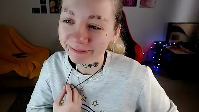 Nica Kawaii online show from 04.02.26