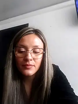 Snapshot of CynthiaMore chatting on 05.18.26 CynthiaMore online show from 05.18.26