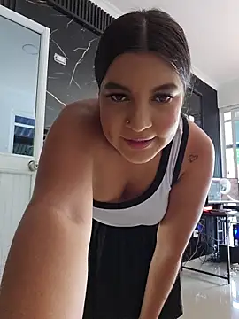 Snapshot of Pretty_Julieta chatting on 07.16.26 Pretty Julieta online show from 07.16.26
