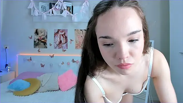 Snapshot of Milly_Lane chatting on 05.07.26 Milly Lane online show from 05.07.26
