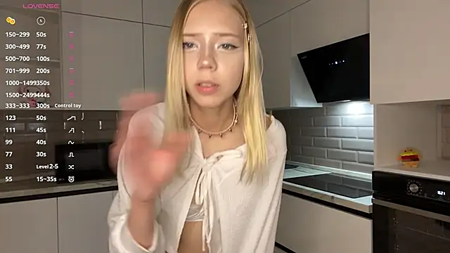 Snapshot of AliceGorley chatting on 05.01.26 AliceGorley online show from 05.01.26