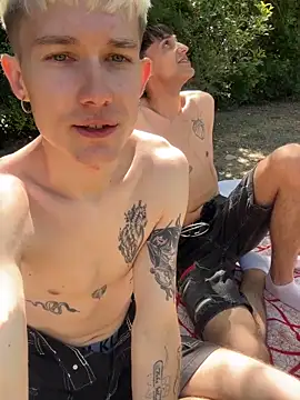 AlphaTwinks online show from 04.04.26