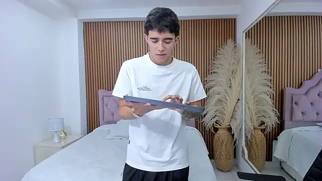 TylerCross  online show from 04.23.26