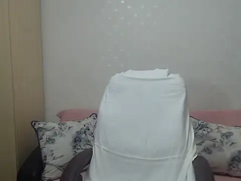 Snapshot of BlondEagleMuscle chatting on 05.05.26 BlondEagleMuscle online show from 05.05.26