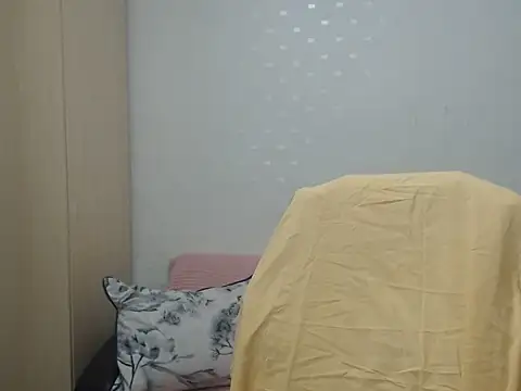 Snapshot of BlondEagleMuscle chatting on 05.18.26 BlondEagleMuscle online show from 05.18.26
