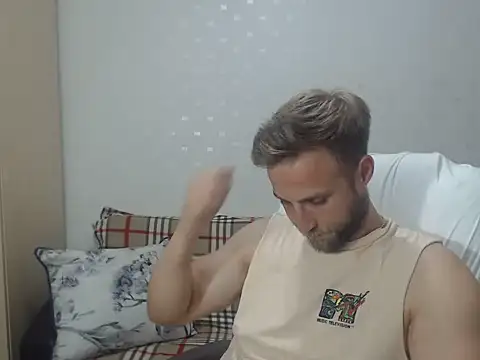 Snapshot of BlondEagleMuscle chatting on 06.18.26 BlondEagleMuscle online show from 06.18.26