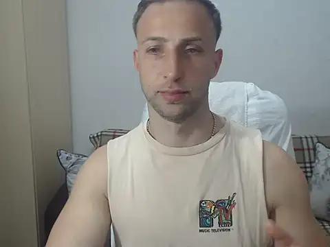 Snapshot of BlondEagleMuscle chatting on 06.19.26 BlondEagleMuscle online show from 06.19.26