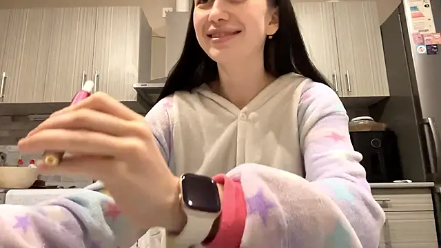 LaraDraggoo online show from 03.11.26