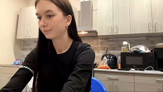 LaraDraggoo online show from 03.25.26