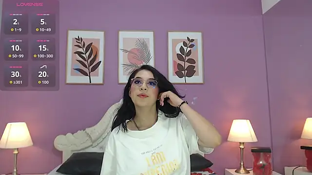 Snapshot of YayaQueen chatting on 04.29.26 YayaQueen online show from 04.29.26