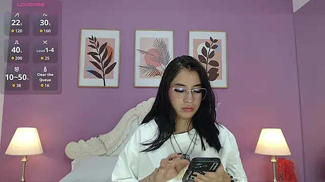 Snapshot of YayaQueen chatting on 05.25.26 YayaQueen online show from 05.25.26