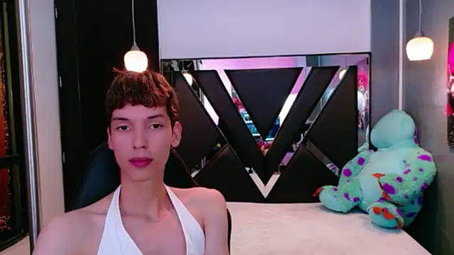 Stefany PiInk online show from 04.22.26