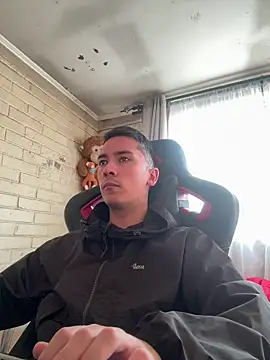 Snapshot of Cr1sXPorn chatting on 04.12.26 Cr1sXPorn online show from 04.12.26