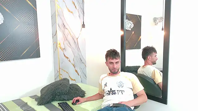 Snapshot of KingOfTemptation chatting on 05.12.26 KingOfTemptation online show from 05.12.26