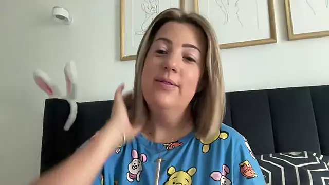 Snapshot of annabellewarick chatting on 06.04.26 annabellewarick online show from 06.04.26