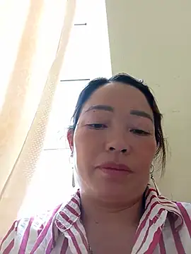 Snapshot of Yellow-pink chatting on 07.23.26 Yellow-pink online show from 07.23.26