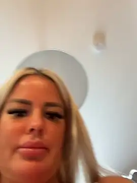 Snapshot of anna_kournikova chatting on 06.14.26 anna kournikova online show from 06.14.26