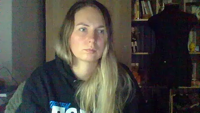 Snapshot of Mollie365 chatting on 03.08.26 Mollie365 online show from 03.08.26