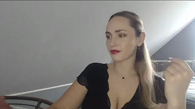 Snapshot of ScarlettSensitive chatting on 06.01.26 ScarlettSensitive online show from 06.01.26