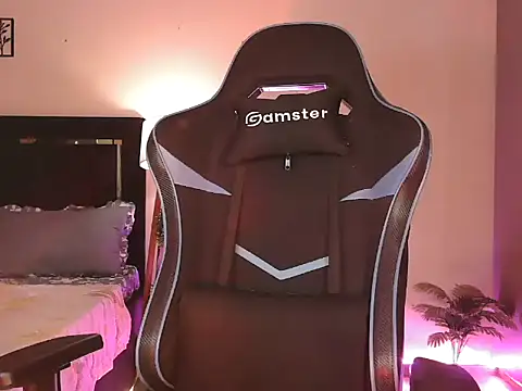 NaughtyUrus online show from 04.25.26